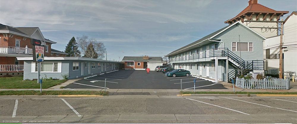 Alpine Motel In Heart Of Wisconsin Dells Downtown. Exterior photo