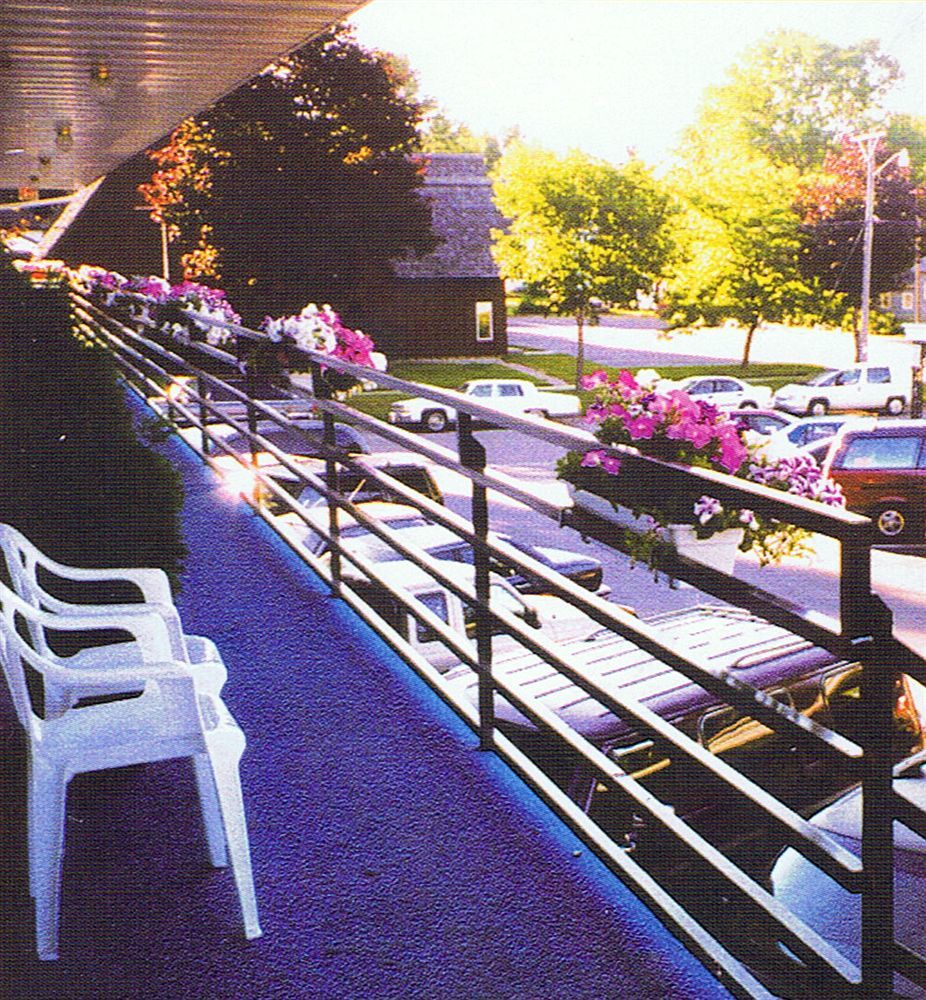 Alpine Motel In Heart Of Wisconsin Dells Downtown. Exterior photo