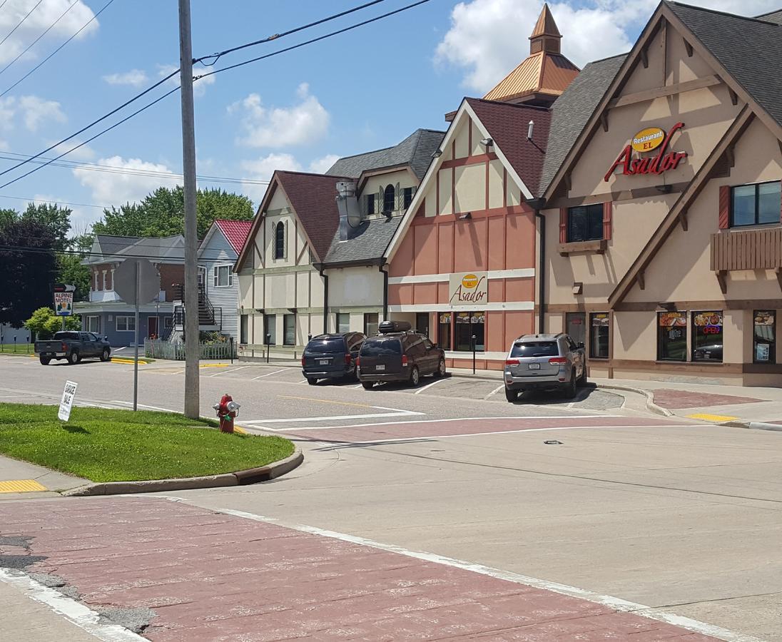 Alpine Motel In Heart Of Wisconsin Dells Downtown. Exterior photo
