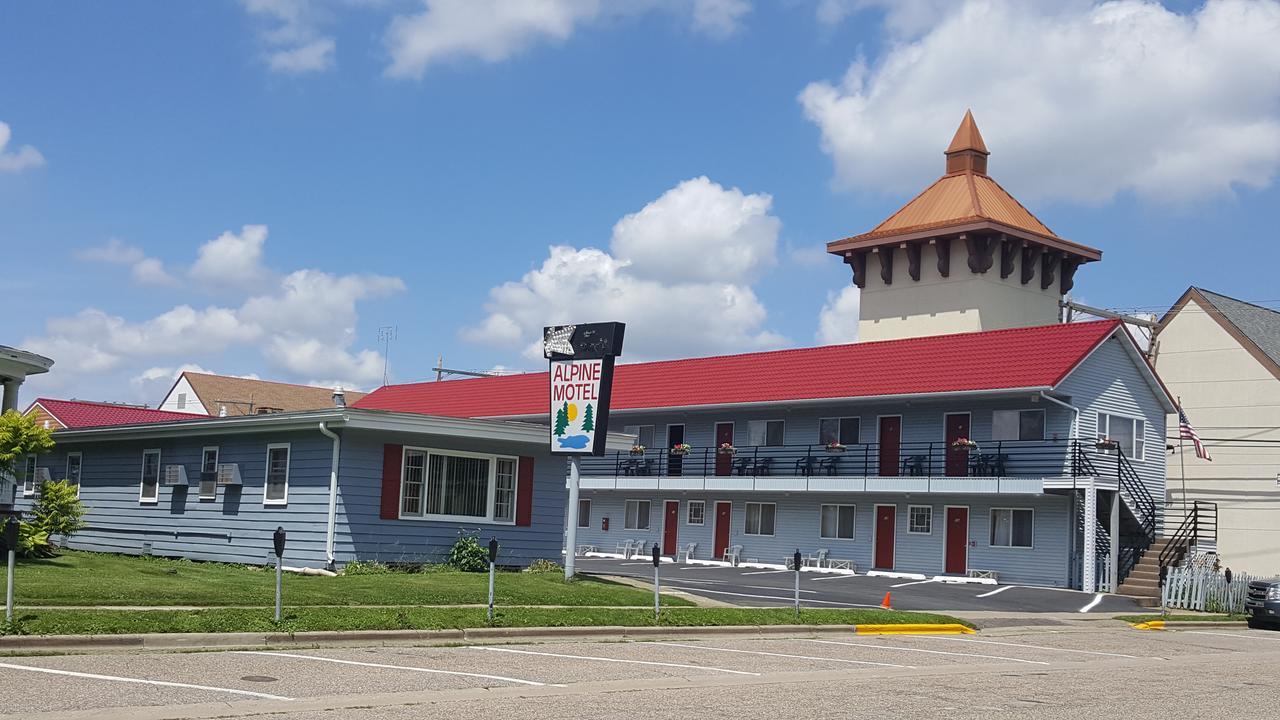 Alpine Motel In Heart Of Wisconsin Dells Downtown. Exterior photo