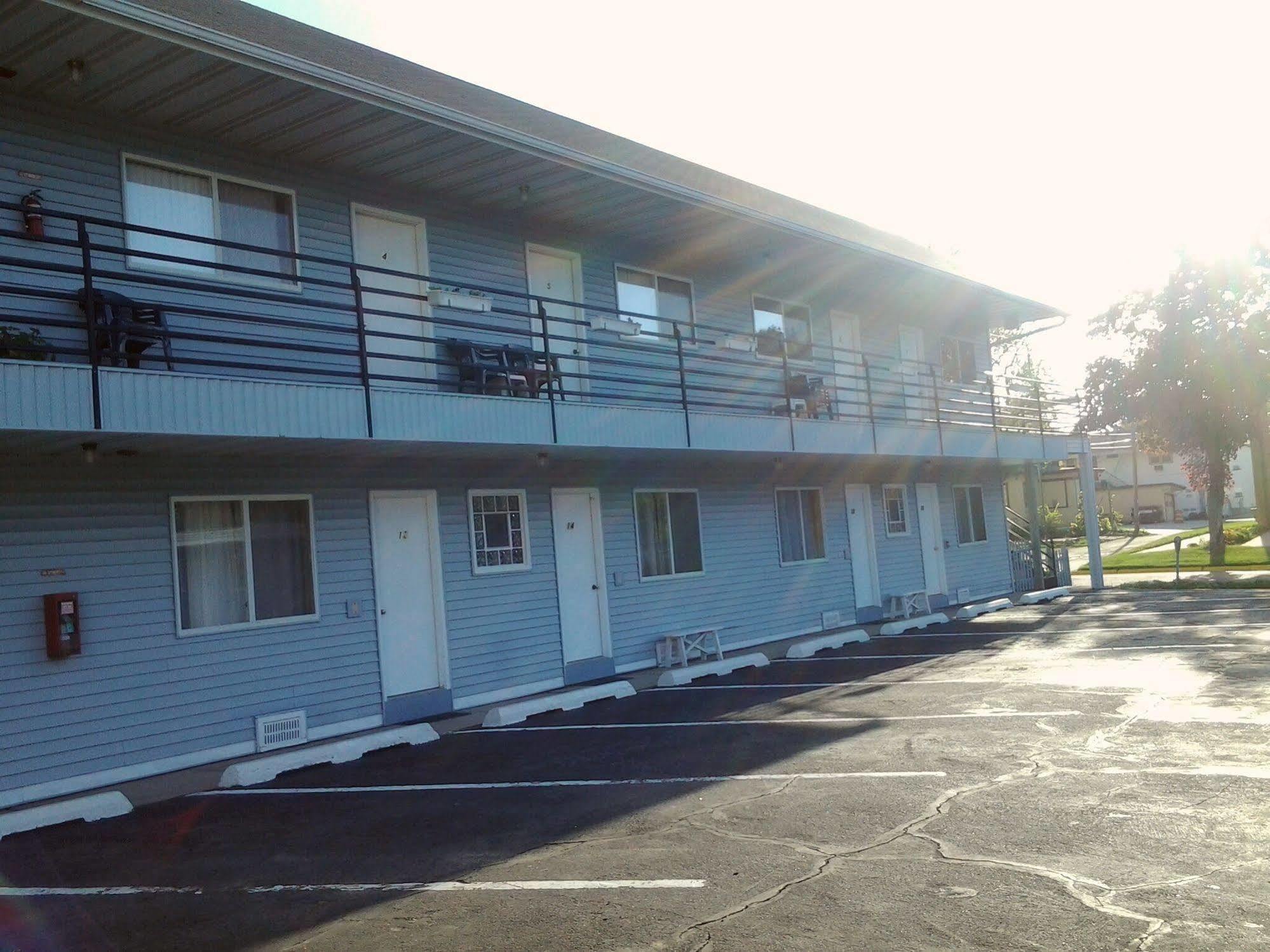Alpine Motel In Heart Of Wisconsin Dells Downtown. Exterior photo